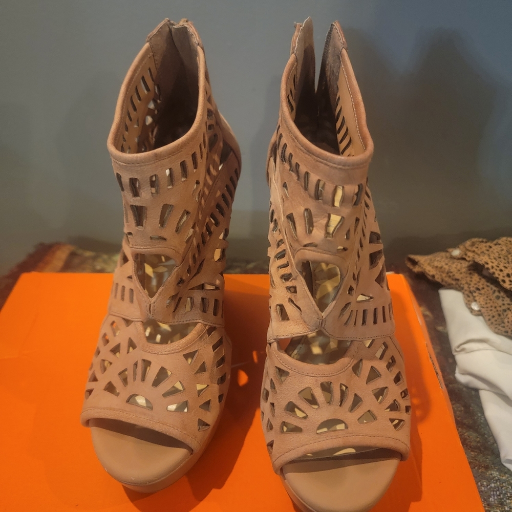 Great shoes, can't wear such a high wedge any more.